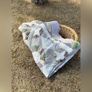 King size Patchwork Quilt with Star Design. Vintage stunner!!